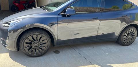 Tesla Model Y 2024