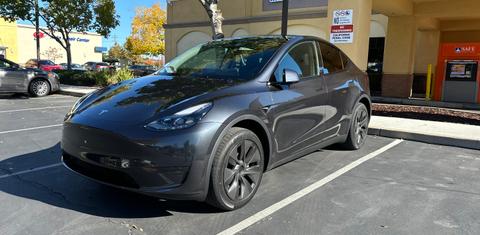 Tesla Model Y 2025