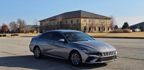 Hyundai Elantra 2024