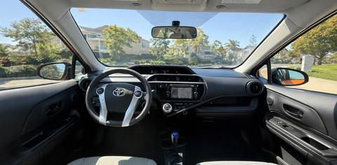 Toyota Prius c 2016