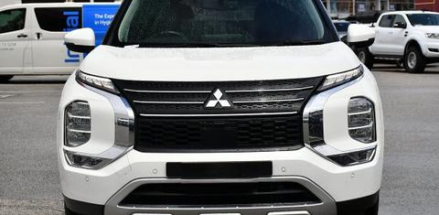 Mitsubishi OUTLANDER 2024