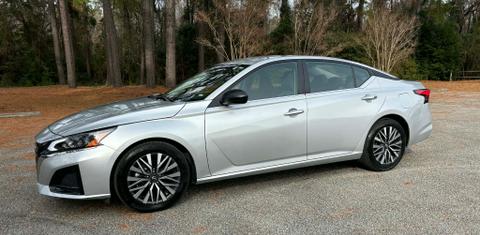Nissan Altima 2025