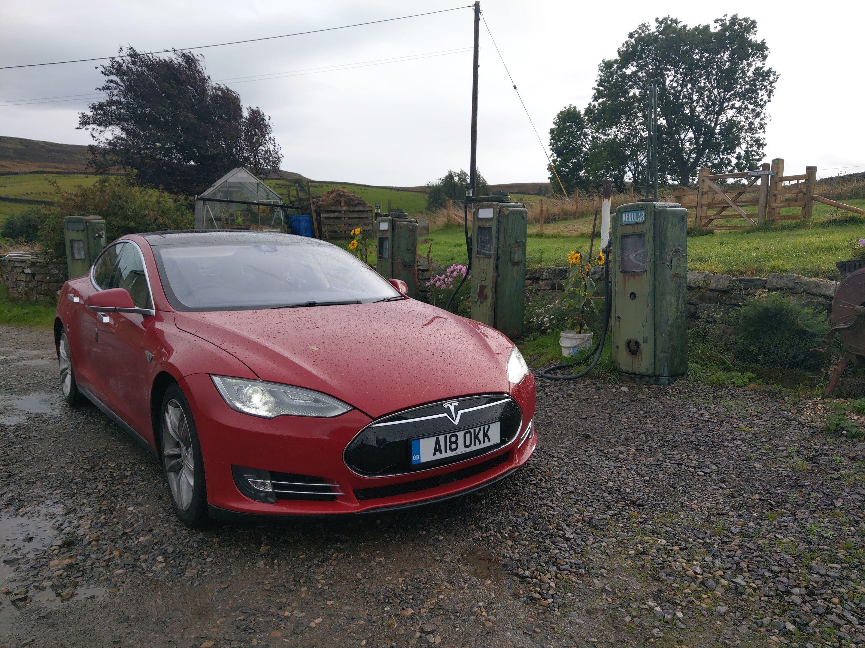Tesla Model S 2014 in Darlington 