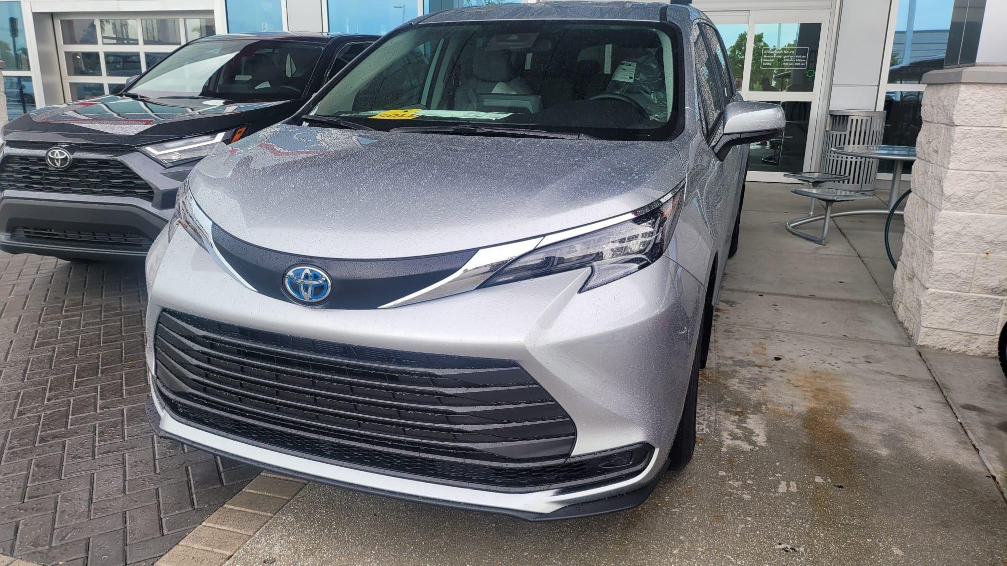 Toyota Sienna 2024 in West Palm Beach, FL