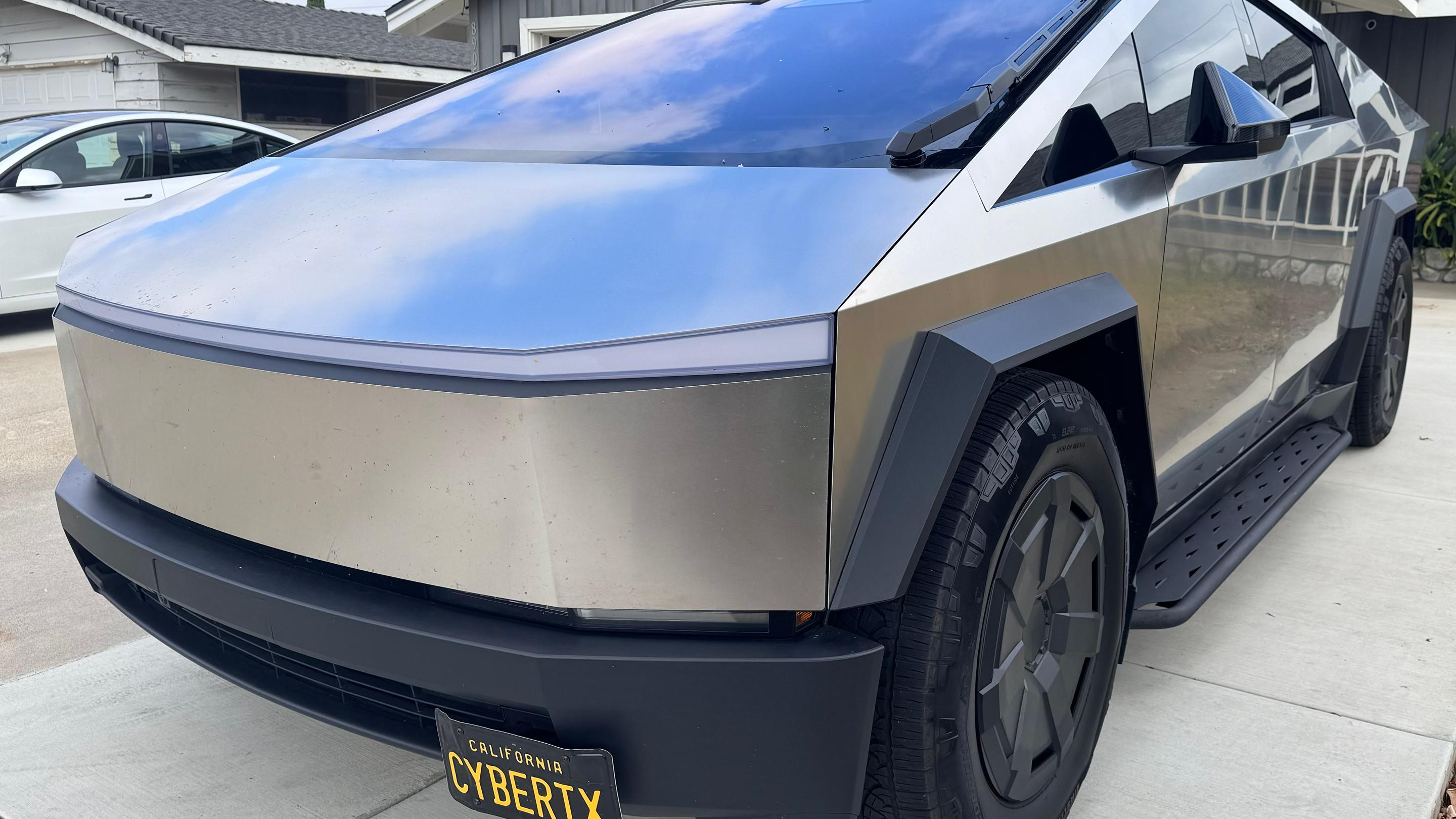 Tesla Cybertruck 2025 in Garden Grove, CA