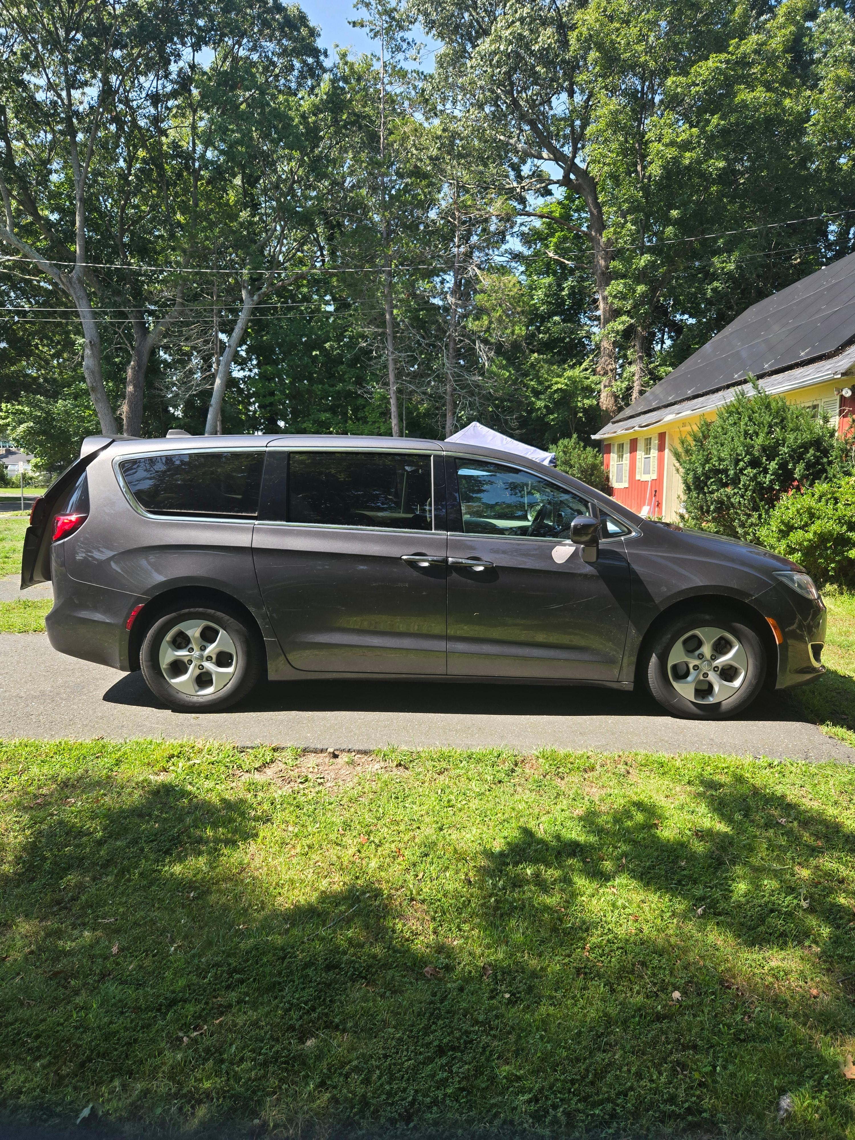 Chrysler Pacifica 2018 in Bayport, NY