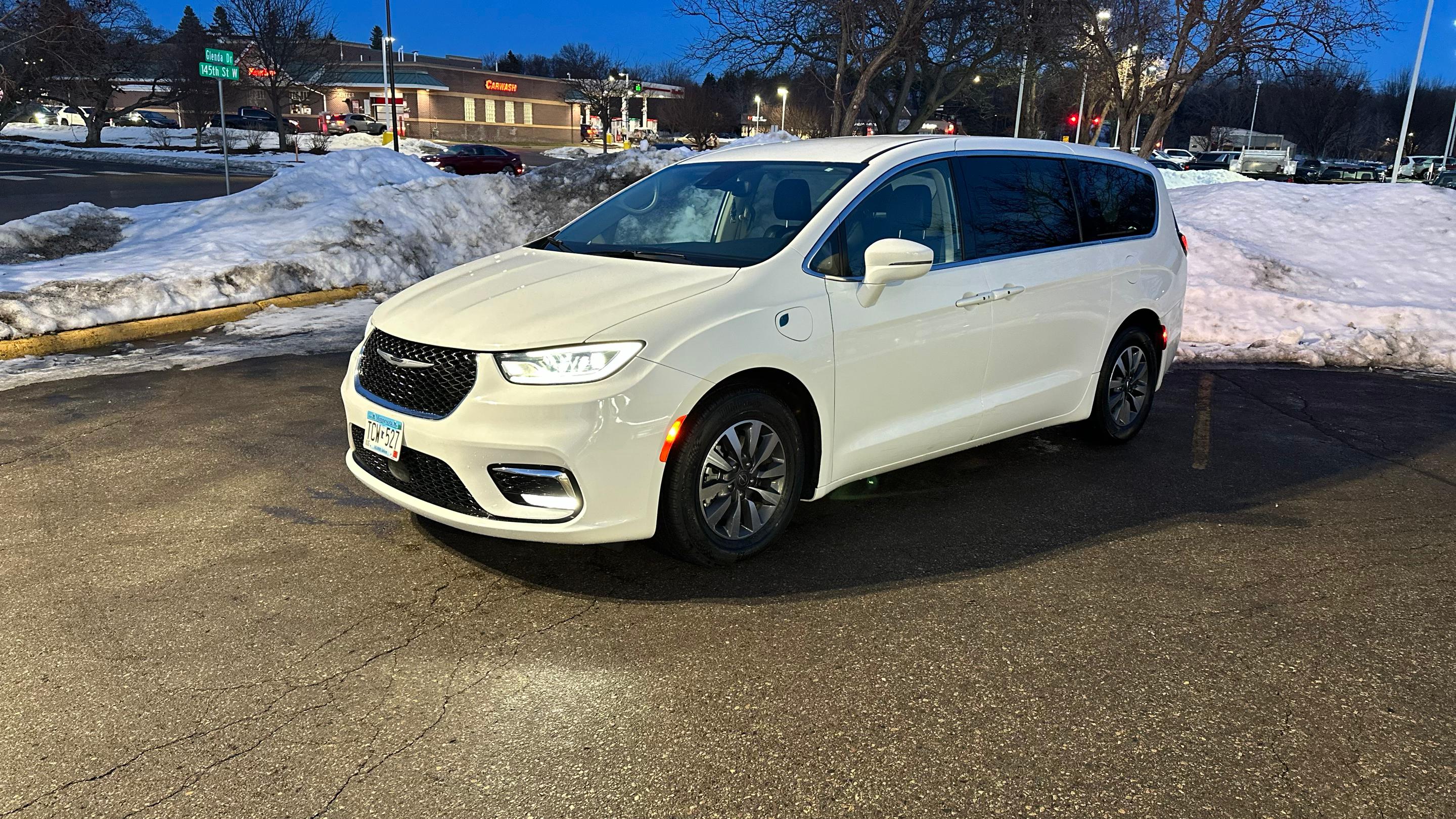 Chrysler Pacifica 2022 in Eagan, MN