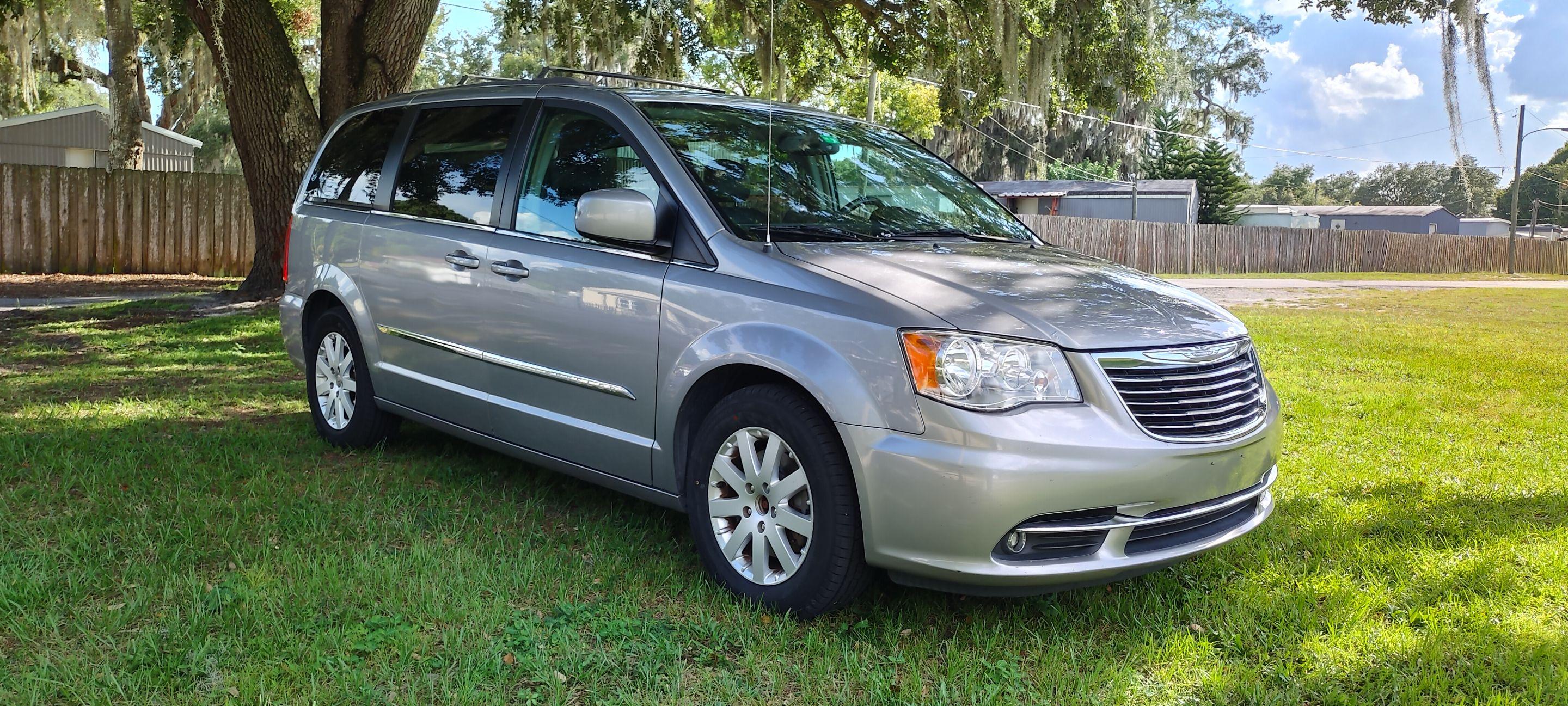 Chrysler Town & Country 2016 in Kissimmee, FL
