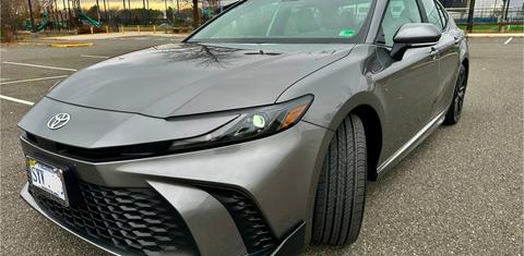 Toyota Camry Hybrid 2026