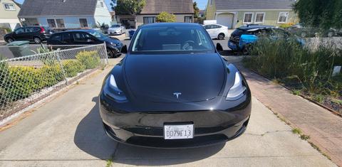 Tesla Model Y 2024