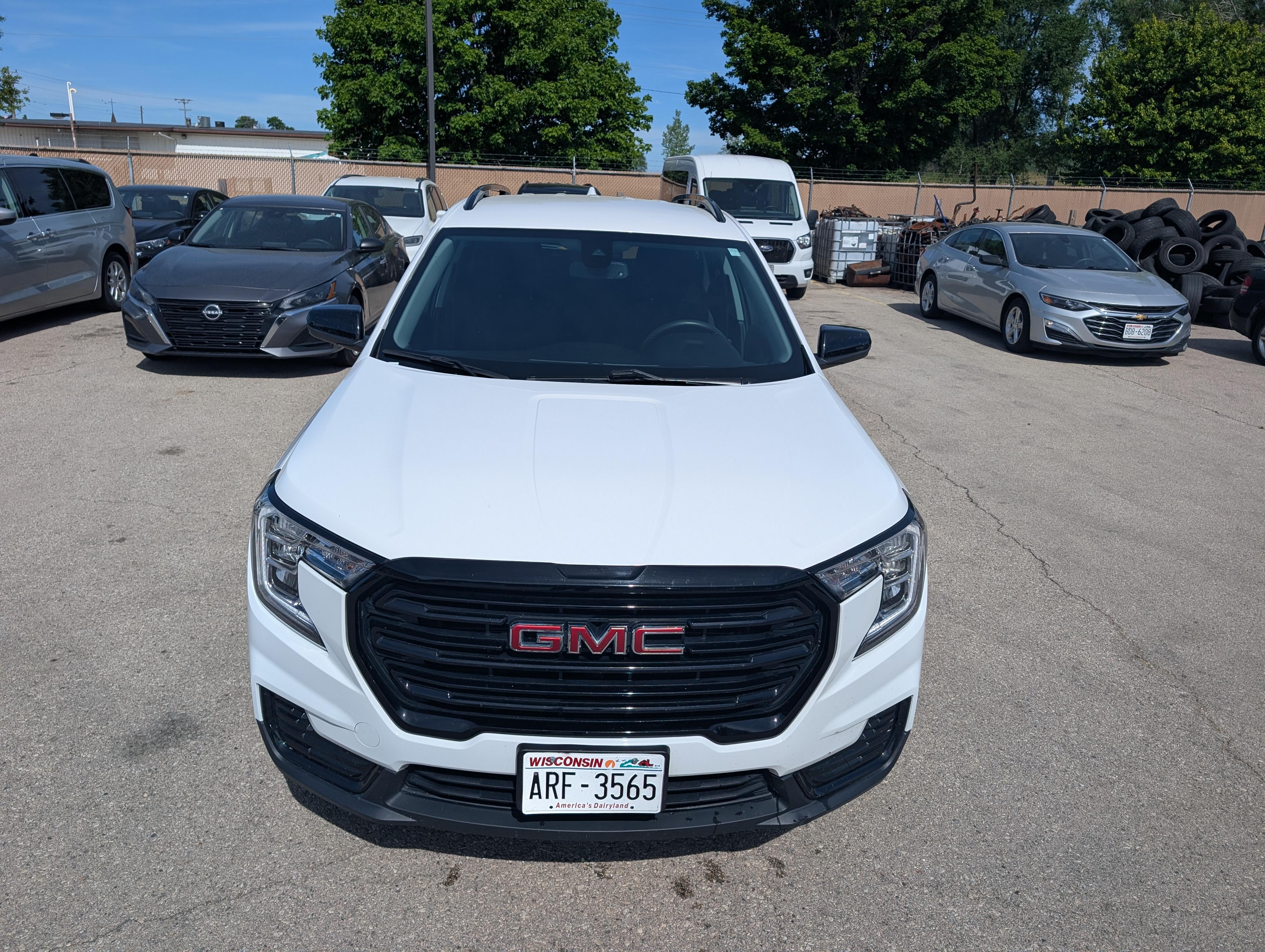 GMC Terrain 2024 in West Bend, WI