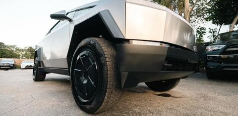 Tesla Cybertruck 2026