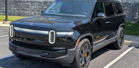 Rivian R1S 2025