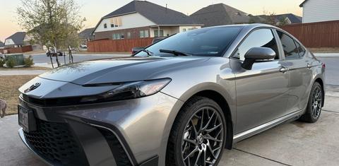 Toyota Camry Hybrid 2026