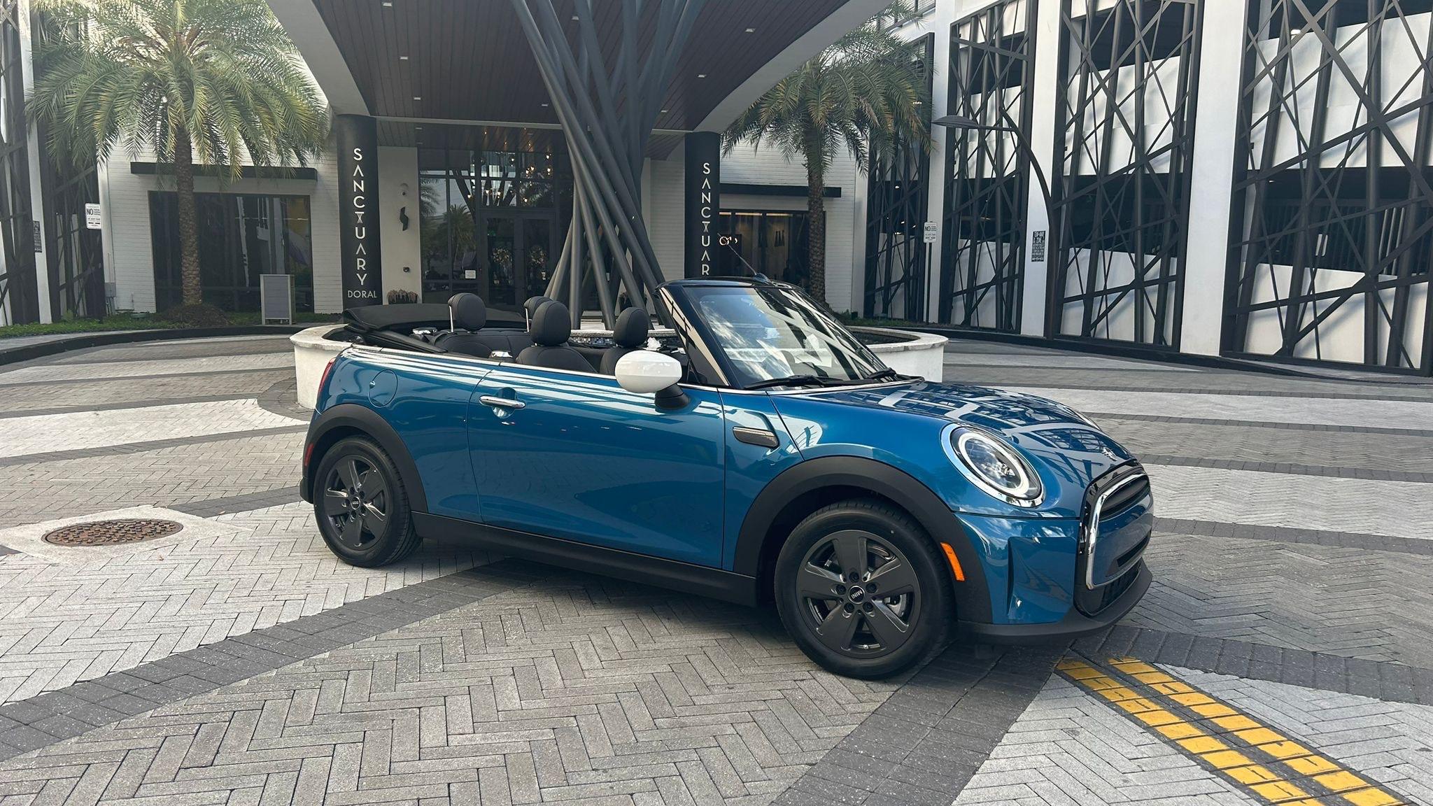 MINI Convertible 2024 in Doral, FL