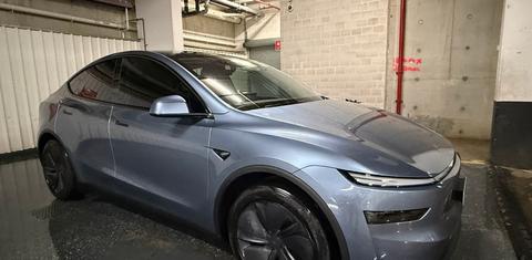 Tesla MODEL Y 2025
