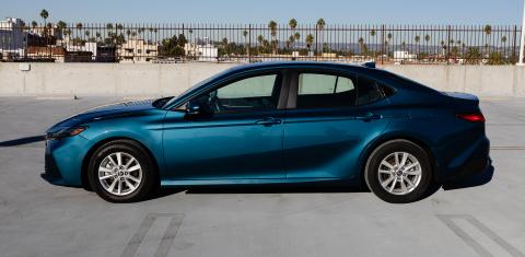Toyota Camry Hybrid 2025