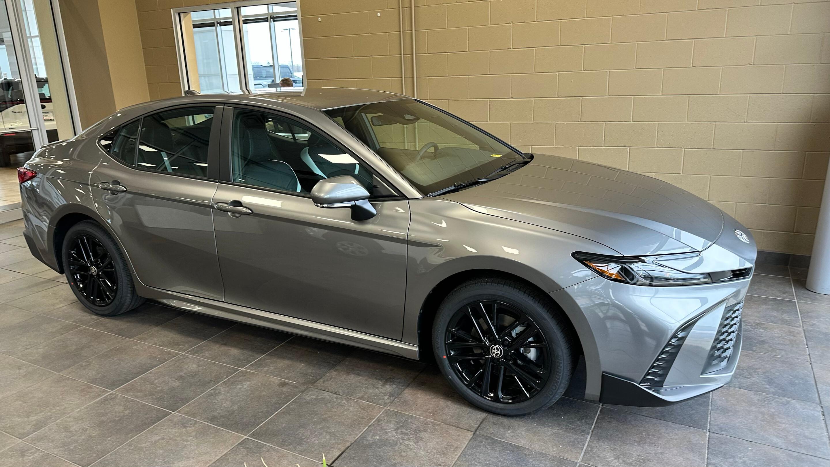 Toyota Camry Hybrid 2025 in Indianapolis, IN