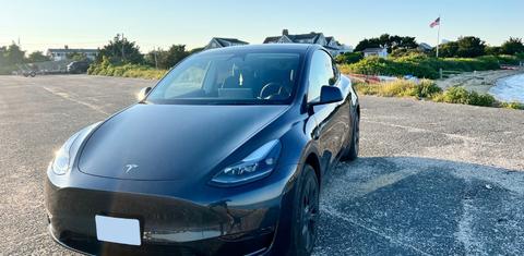 Tesla Model Y 2024