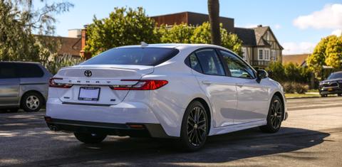 Toyota Camry Hybrid 2025