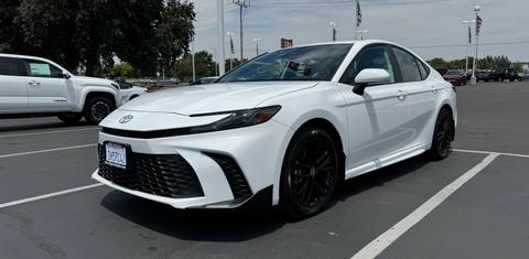 Toyota Camry Hybrid 2025