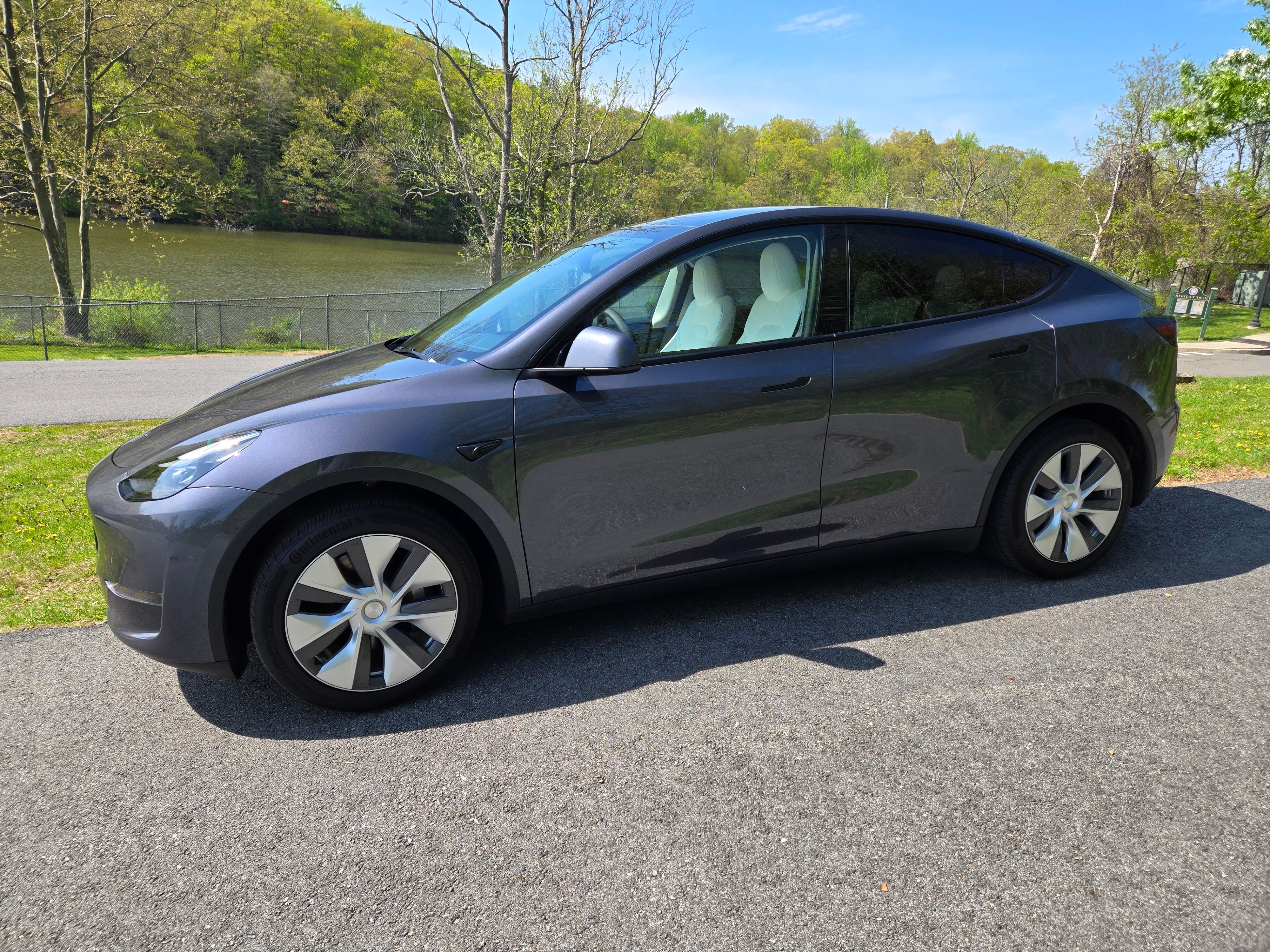Tesla Model Y 2023 in Cape Coral, FL