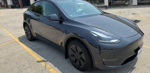 Tesla Model Y 2025