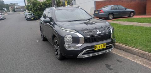 Mitsubishi OUTLANDER 2024