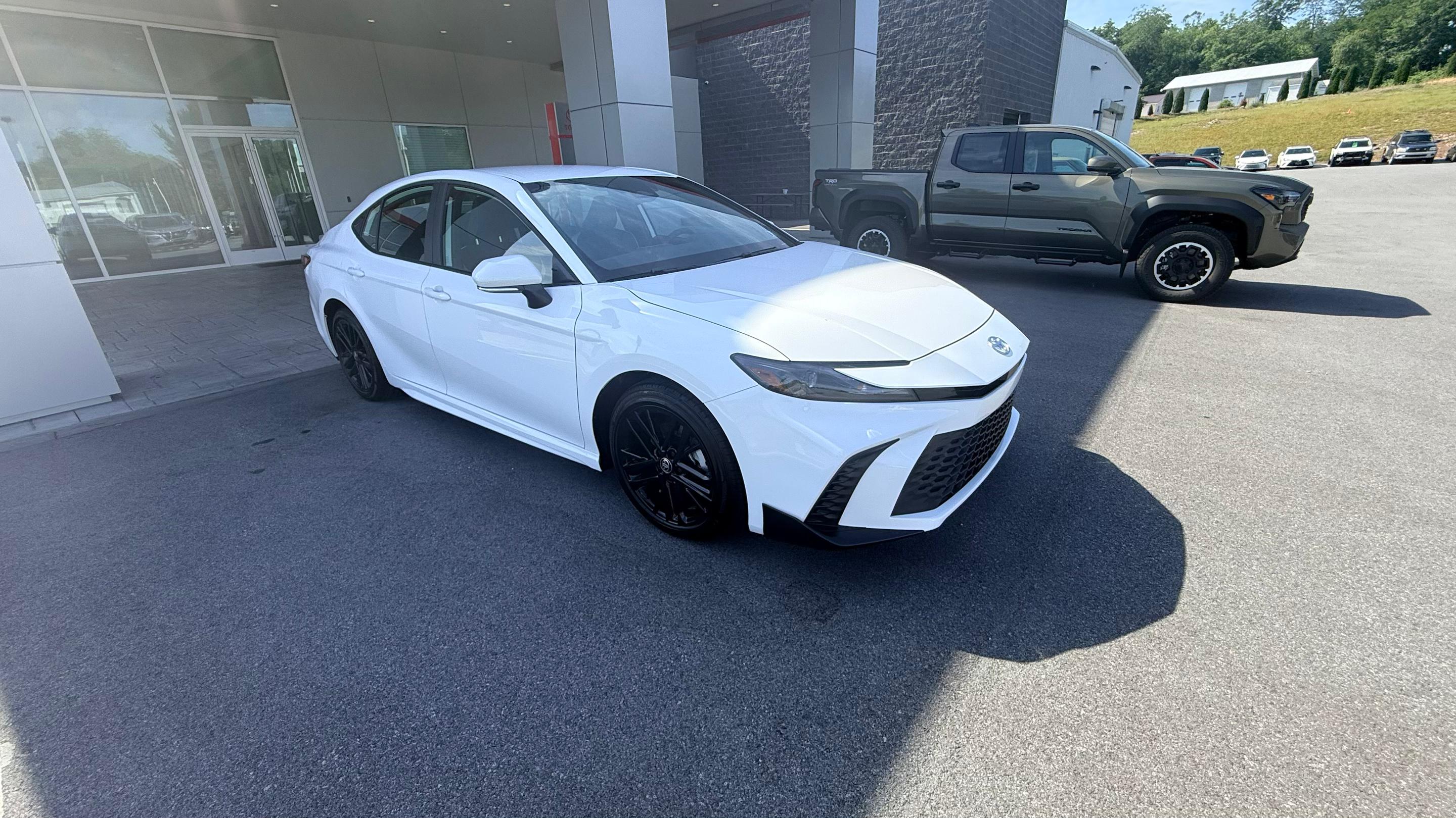 Toyota Camry Hybrid 2026 in Chambersburg, PA