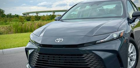 Toyota Camry Hybrid 2026