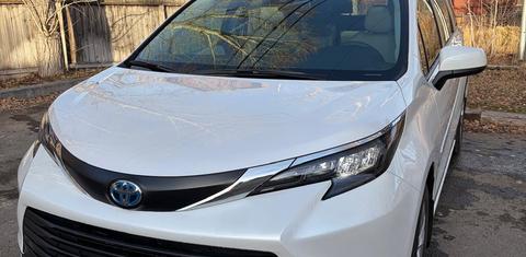 Toyota Sienna 2025