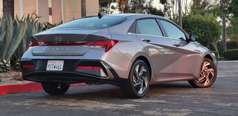 Hyundai Elantra 2025