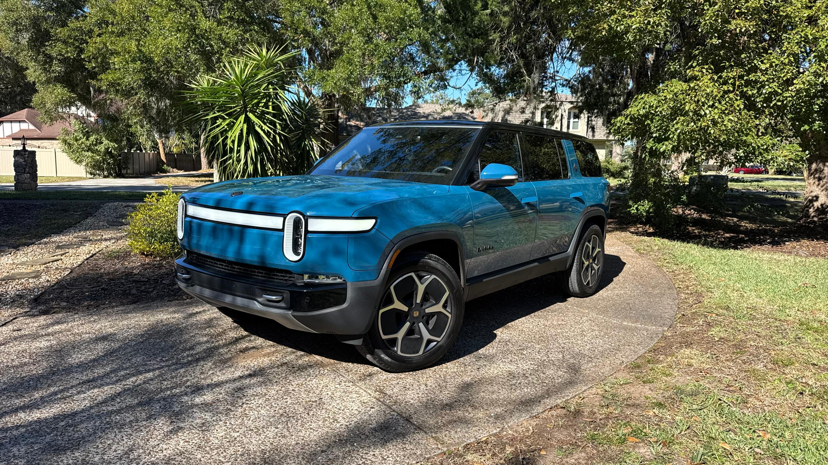 Rivian R1S 2024 in Jacksonville, FL