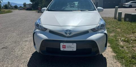 Toyota Prius v 2017