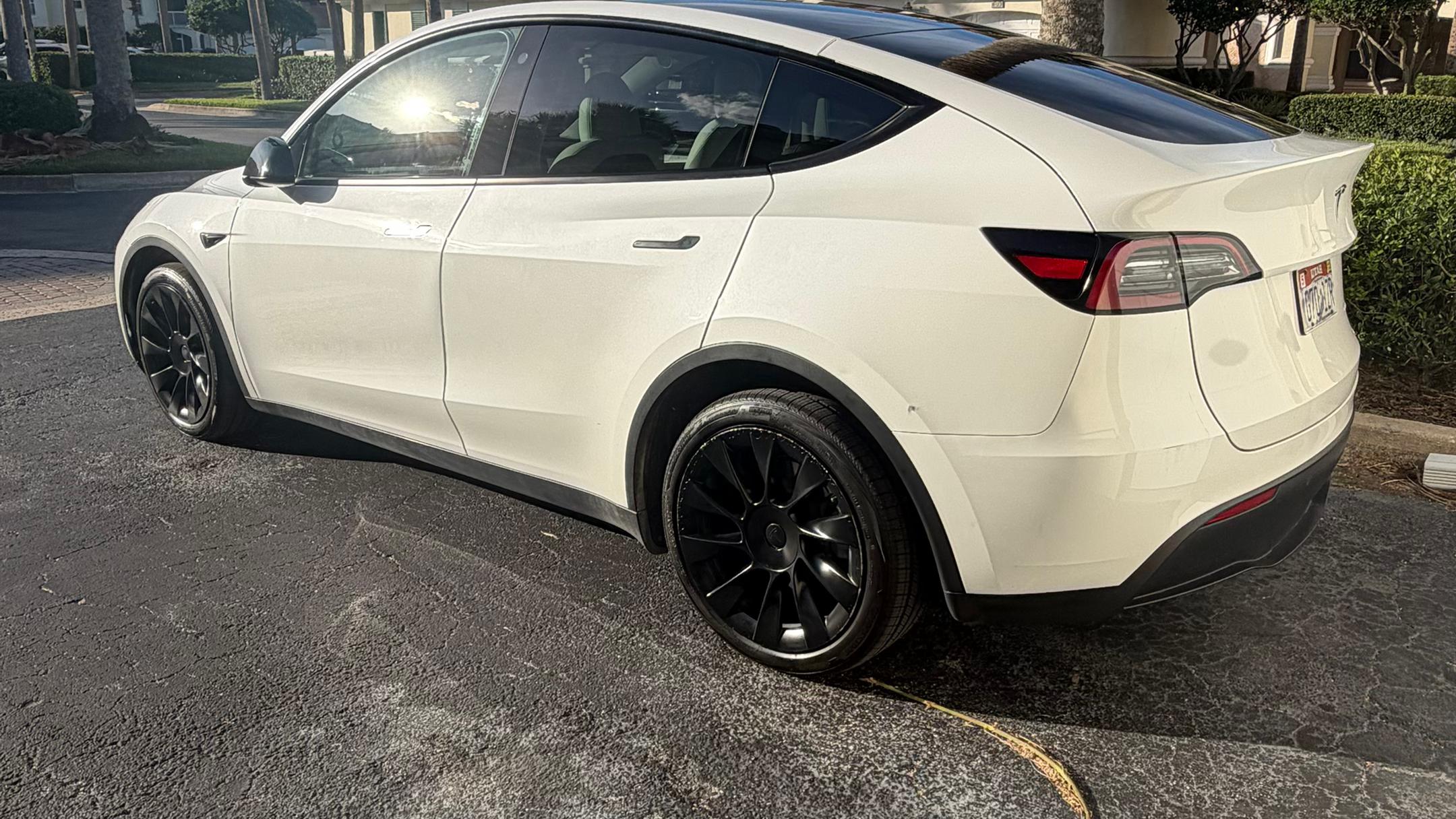 Tesla Model Y 2023 in Ponte Vedra Beach, FL