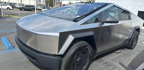 Tesla Cybertruck 2025