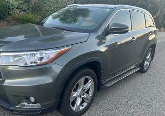 Toyota Highlander car