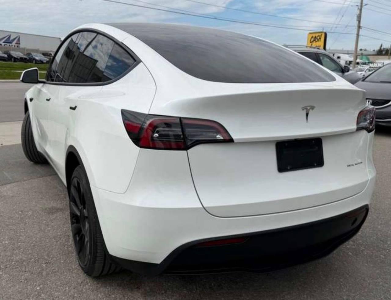 Tesla Model Y 2023 in Toronto, ON