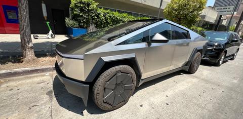 Tesla Cybertruck 2026