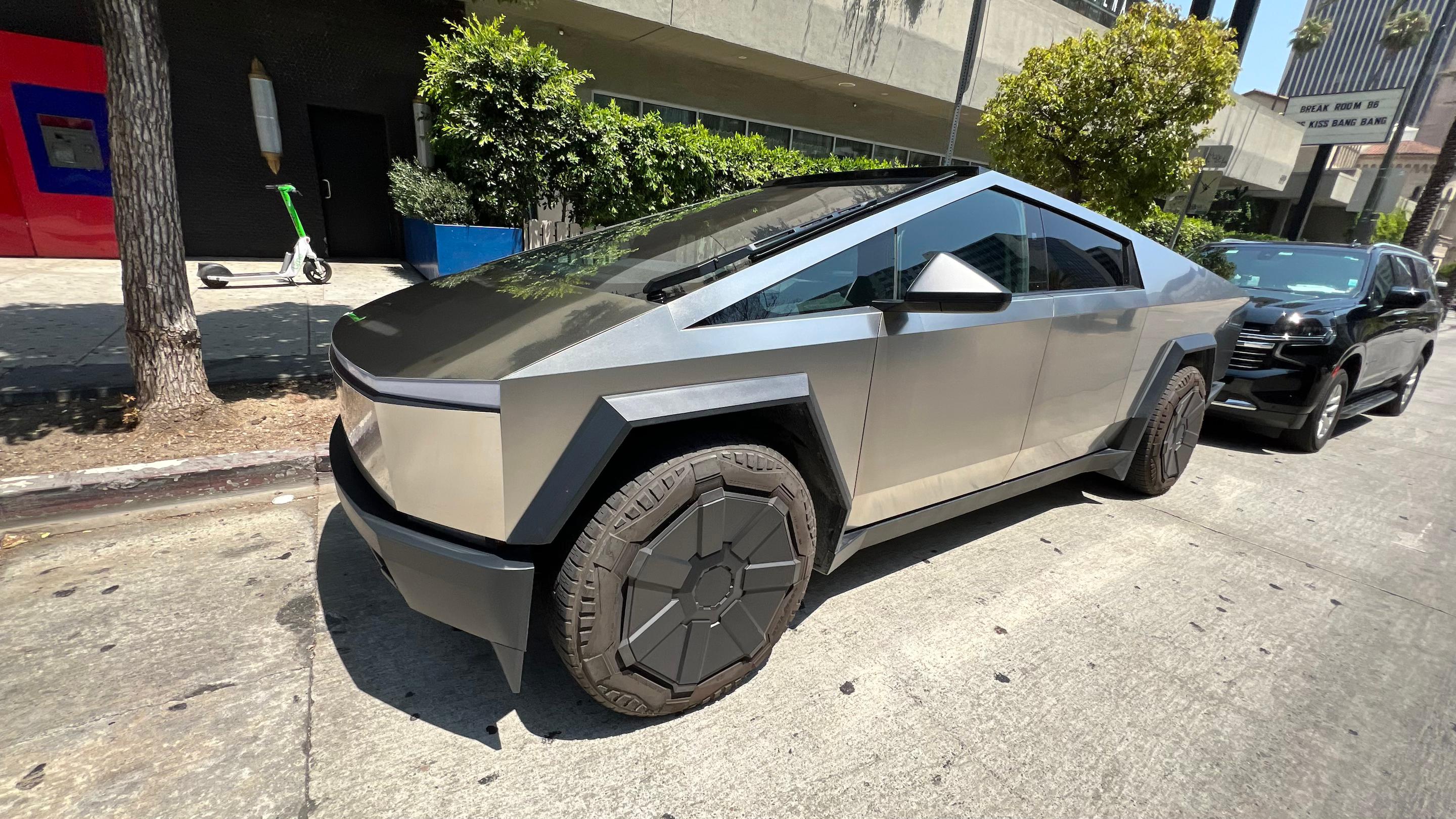 Tesla Cybertruck 2026 in Inglewood, CA
