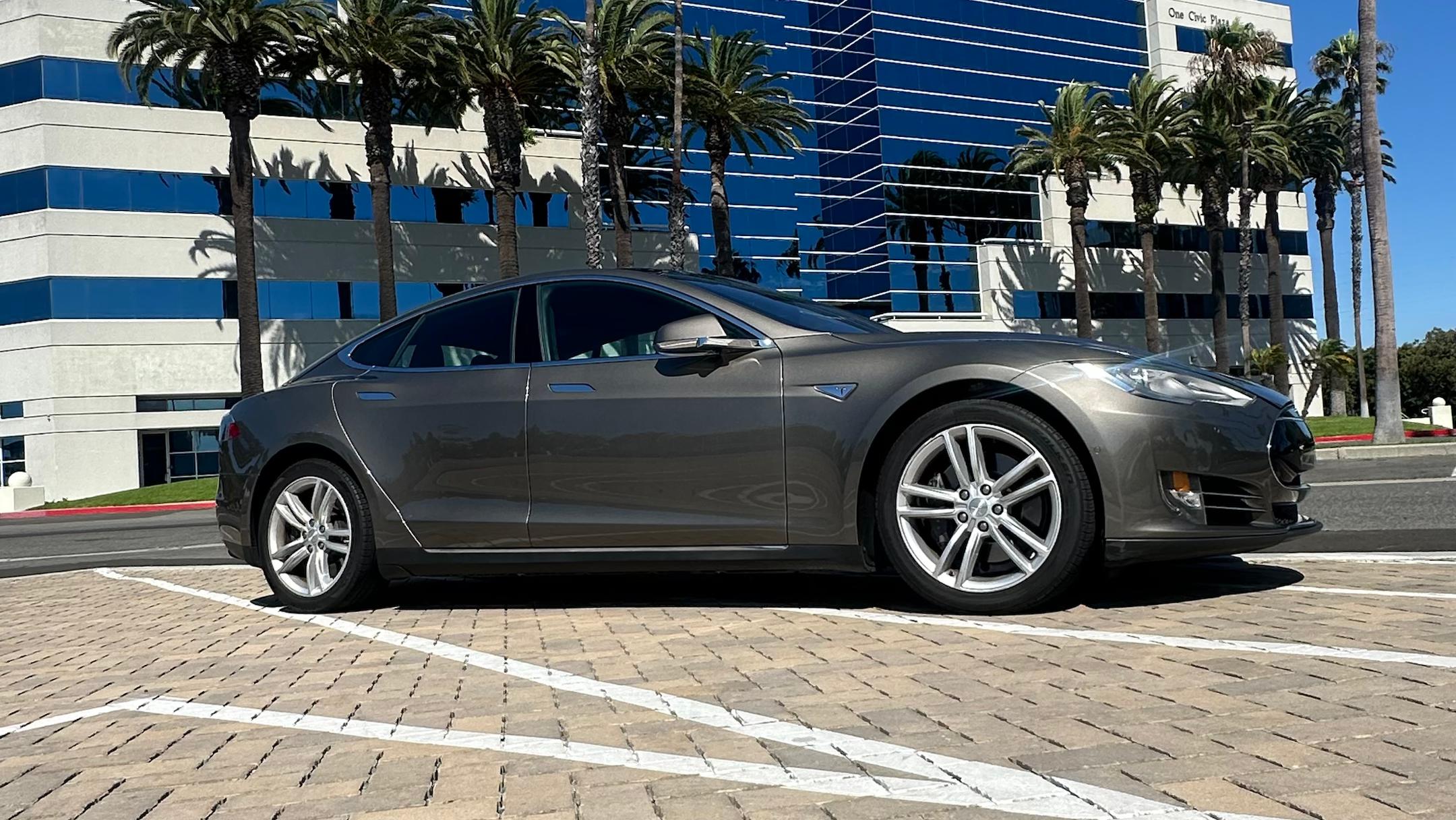 Tesla Model S 2015 in Long Beach, CA