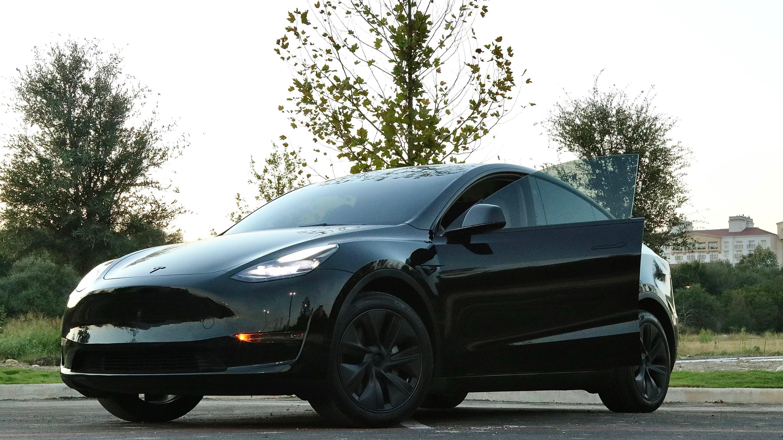 Tesla Model Y 2025 in Pearland, TX