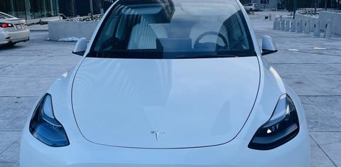Tesla Model Y 2025
