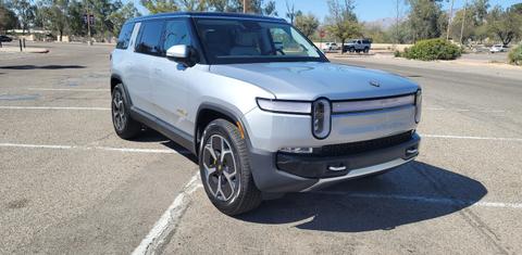 Rivian R1S 2023