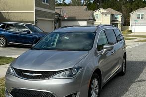 Chrysler Pacifica car