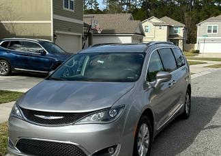 Chrysler Pacifica car