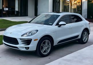 Porsche Macan car