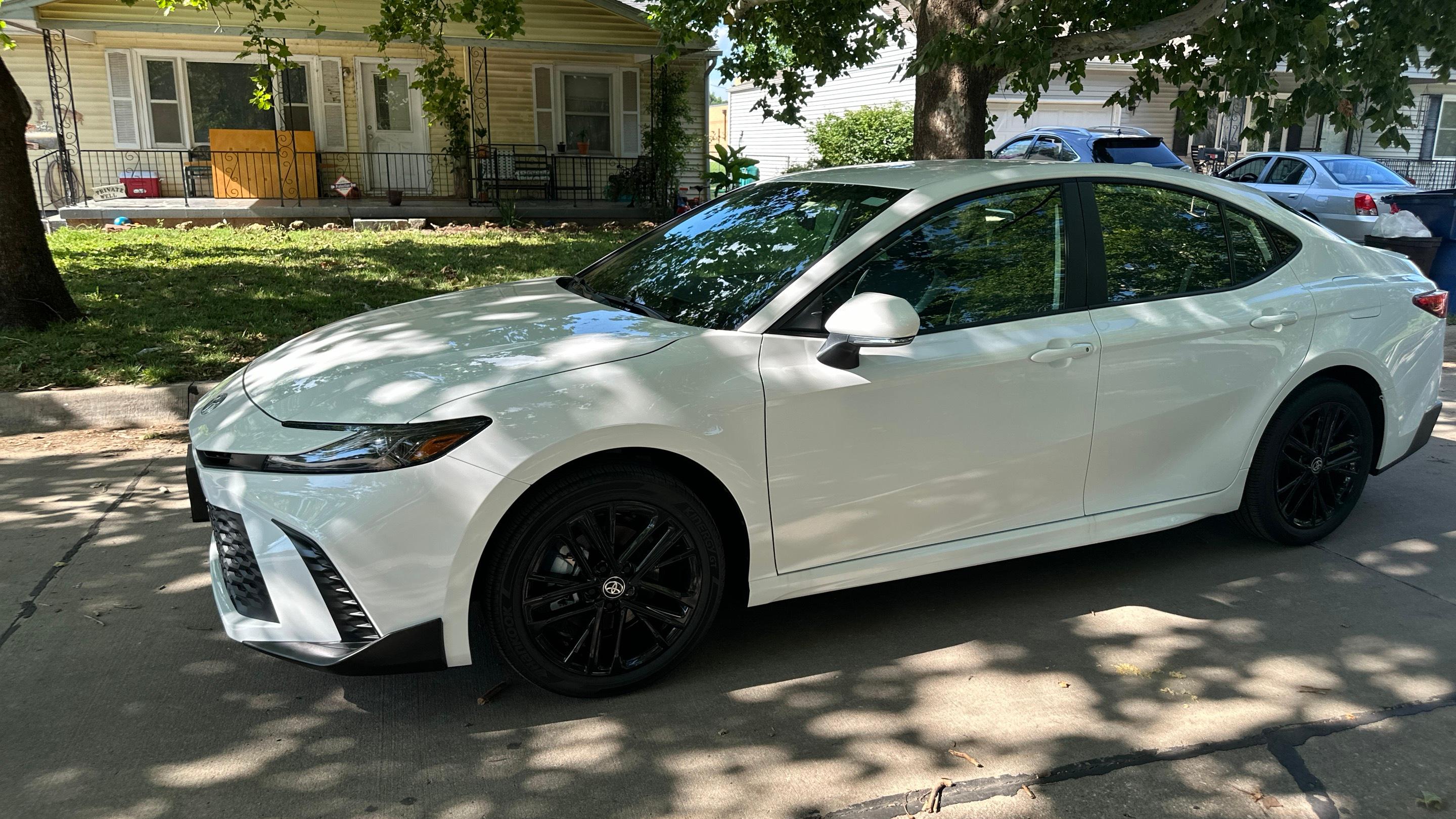 Toyota Camry Hybrid 2025 in Wichita, KS
