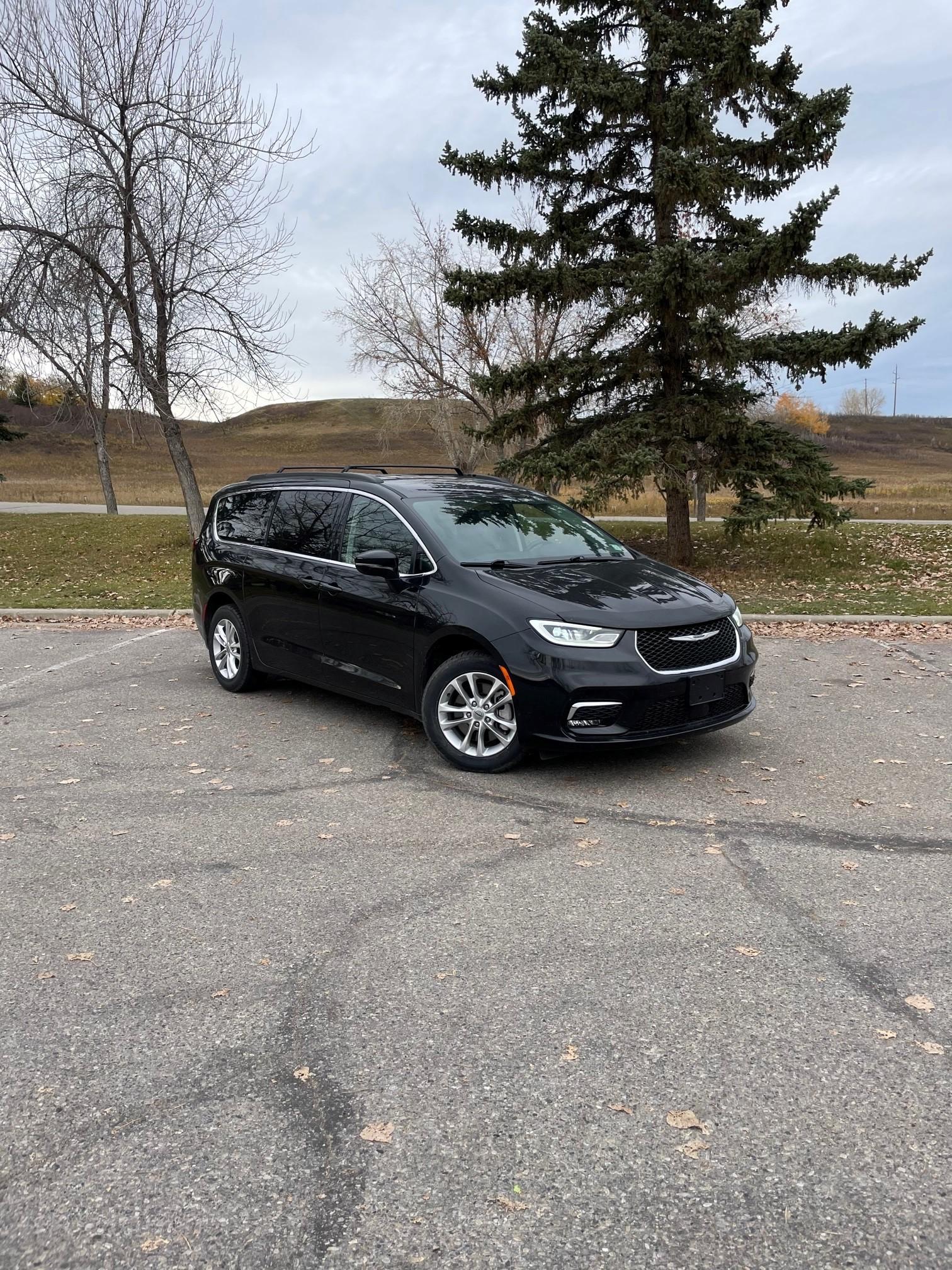Chrysler Pacifica 2021 in Calgary, AB