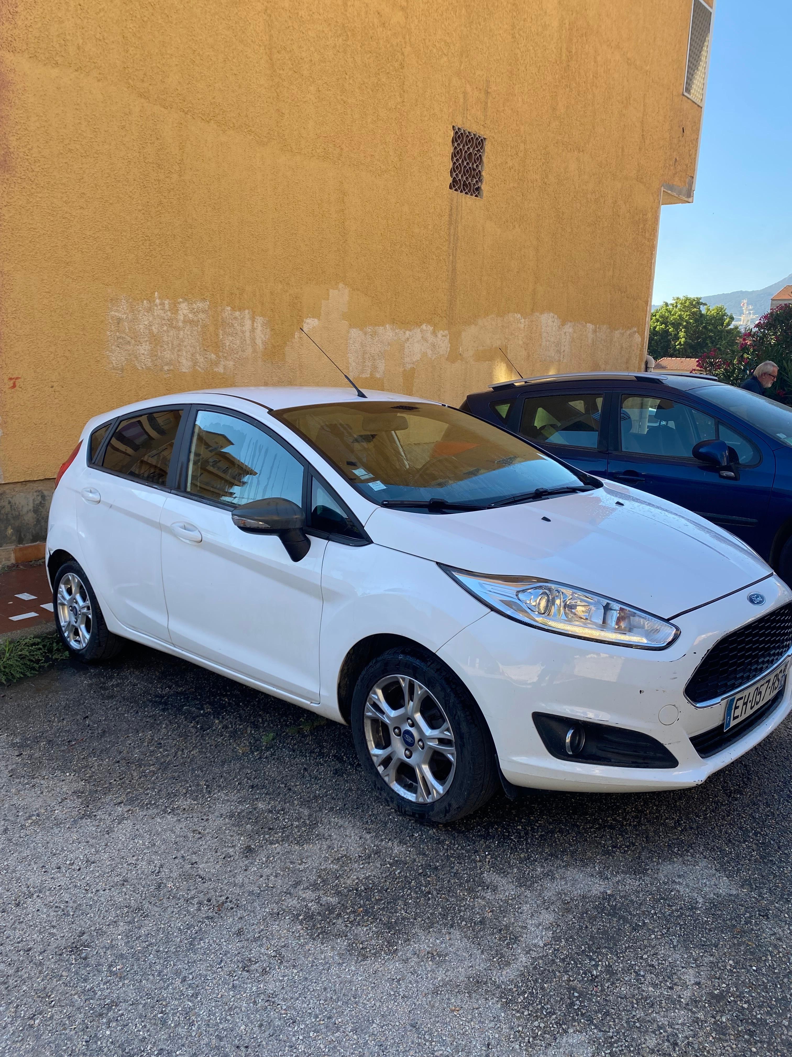 Ford FIESTA 2016 à Propriano